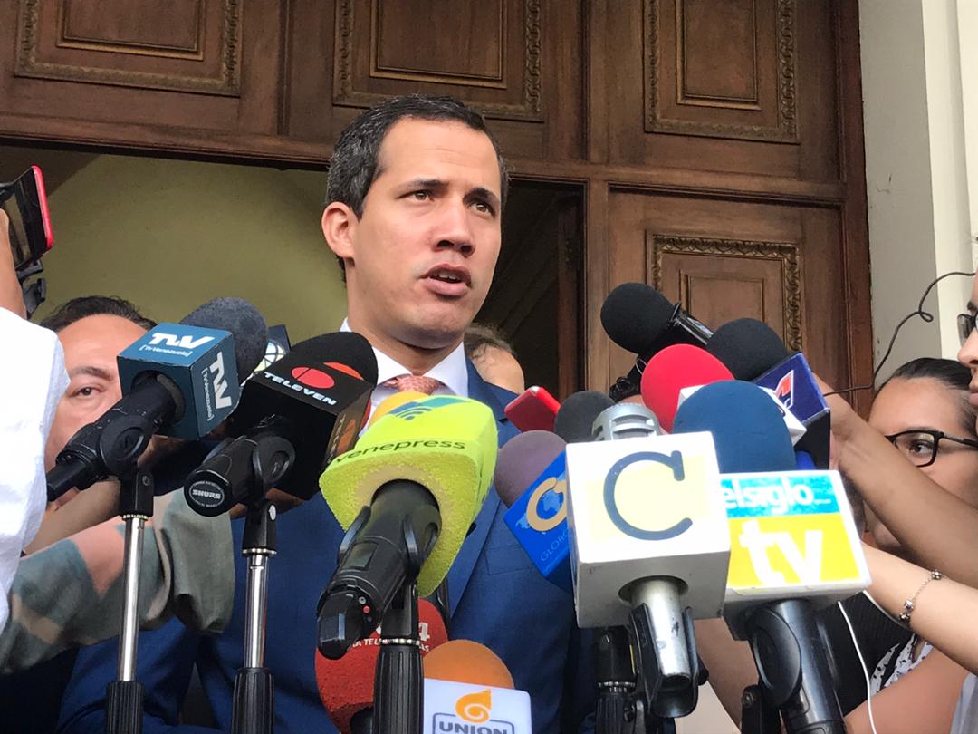 Guaidó se solidariza con los docentes venezolanos y envía un mensaje a los diputados chavistas