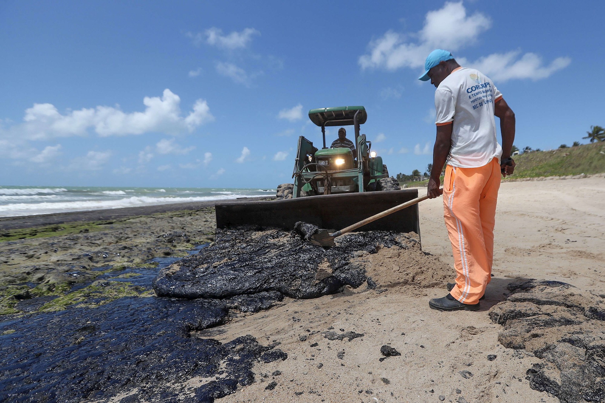 Marea negra en Brasil llega al estado de Río de Janeiro