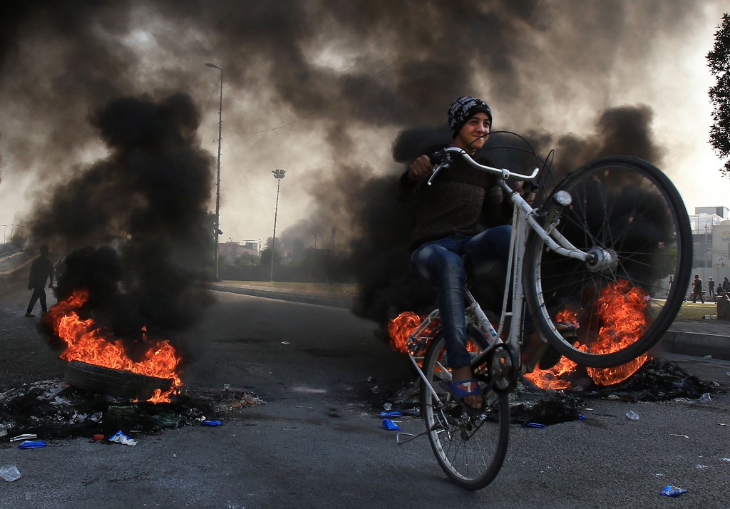 Continúan las protestas en Irak pese a dimisión del primer ministro