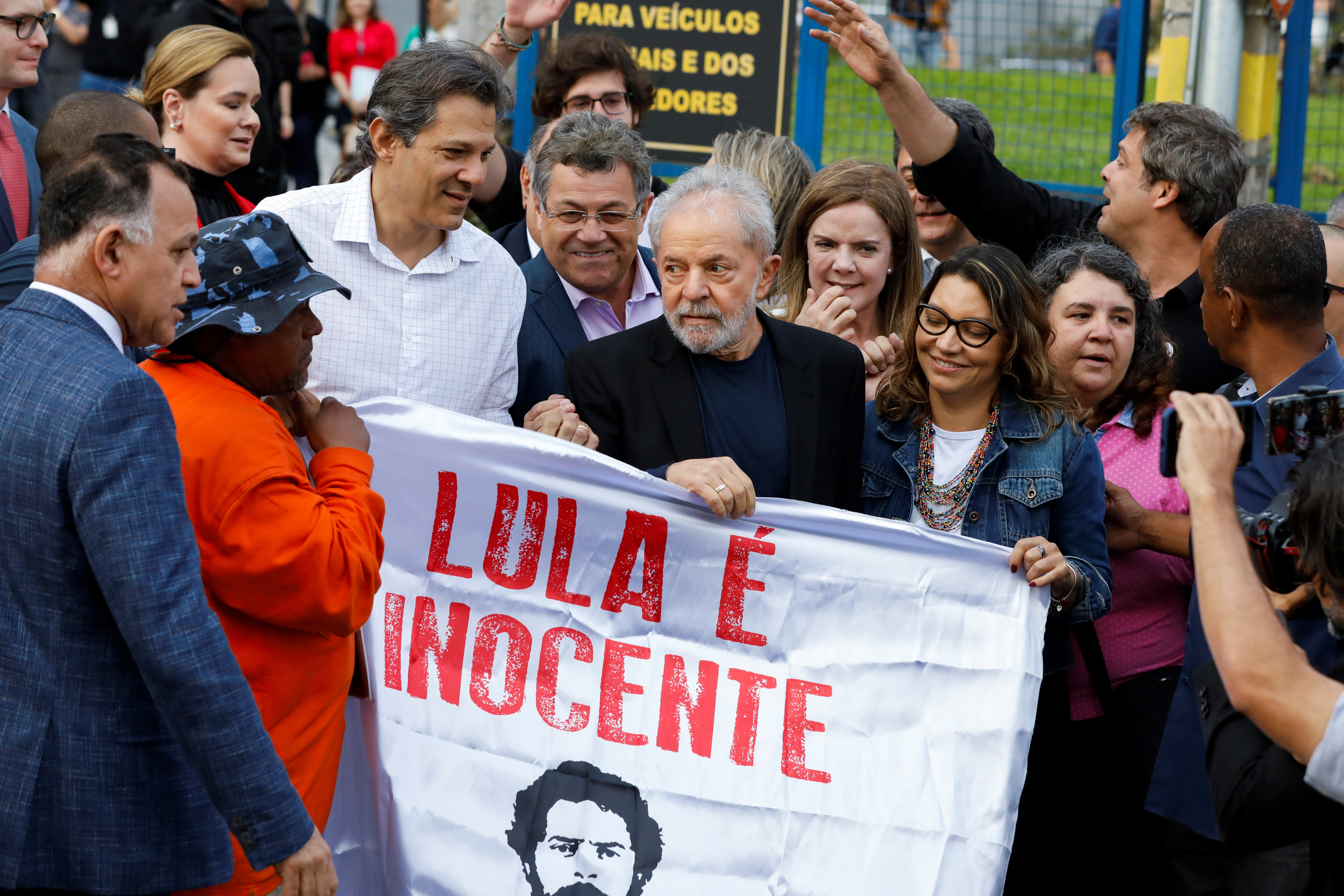 Lula fue liberado y ya está en las calles de Brasil (Fotos y video)