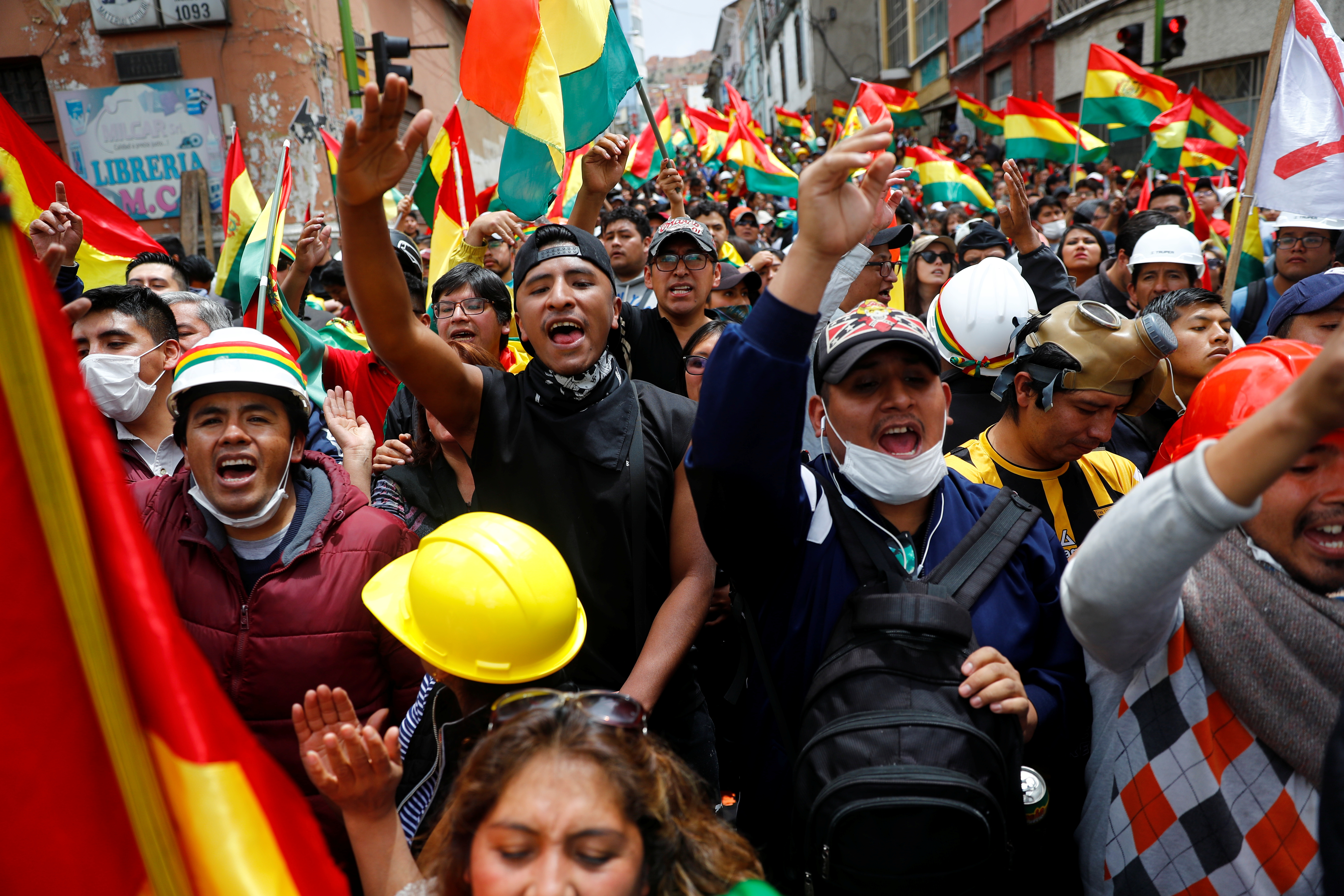 Expresidentes Quiroga y Mesa piden a militares bolivianos no reprimir a manifestantes