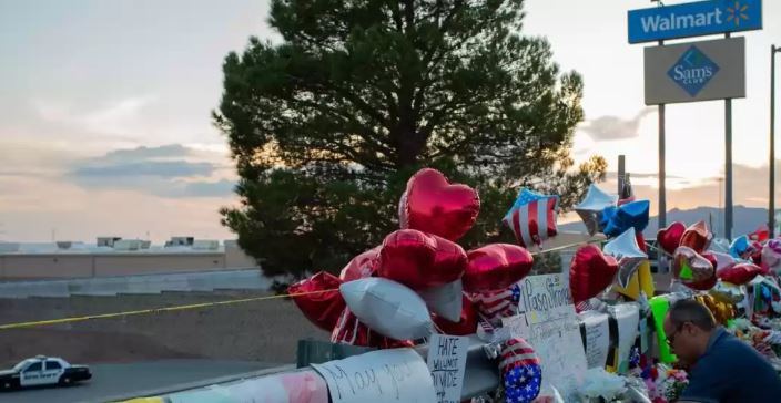 Diez mexicanos demandan a Walmart por tiroteo de agosto en El Paso