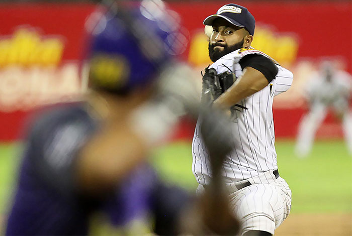 Leones rugió con fuerza frente al Magallanes en el primero de la serie