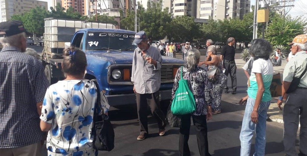 Abuelos en Maracaibo protestan en las calles ante el pago incompleto de la pensión #21Nov (Fotos)