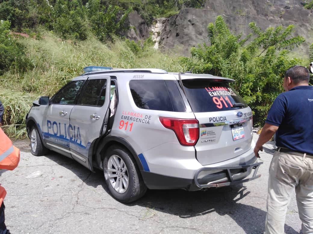 Cuatro funcionarios de Polimiranda se fueron por un barranco en la GMA