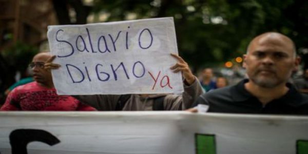 “Trabajadores están en pobreza extrema mientras el país se dolariza”