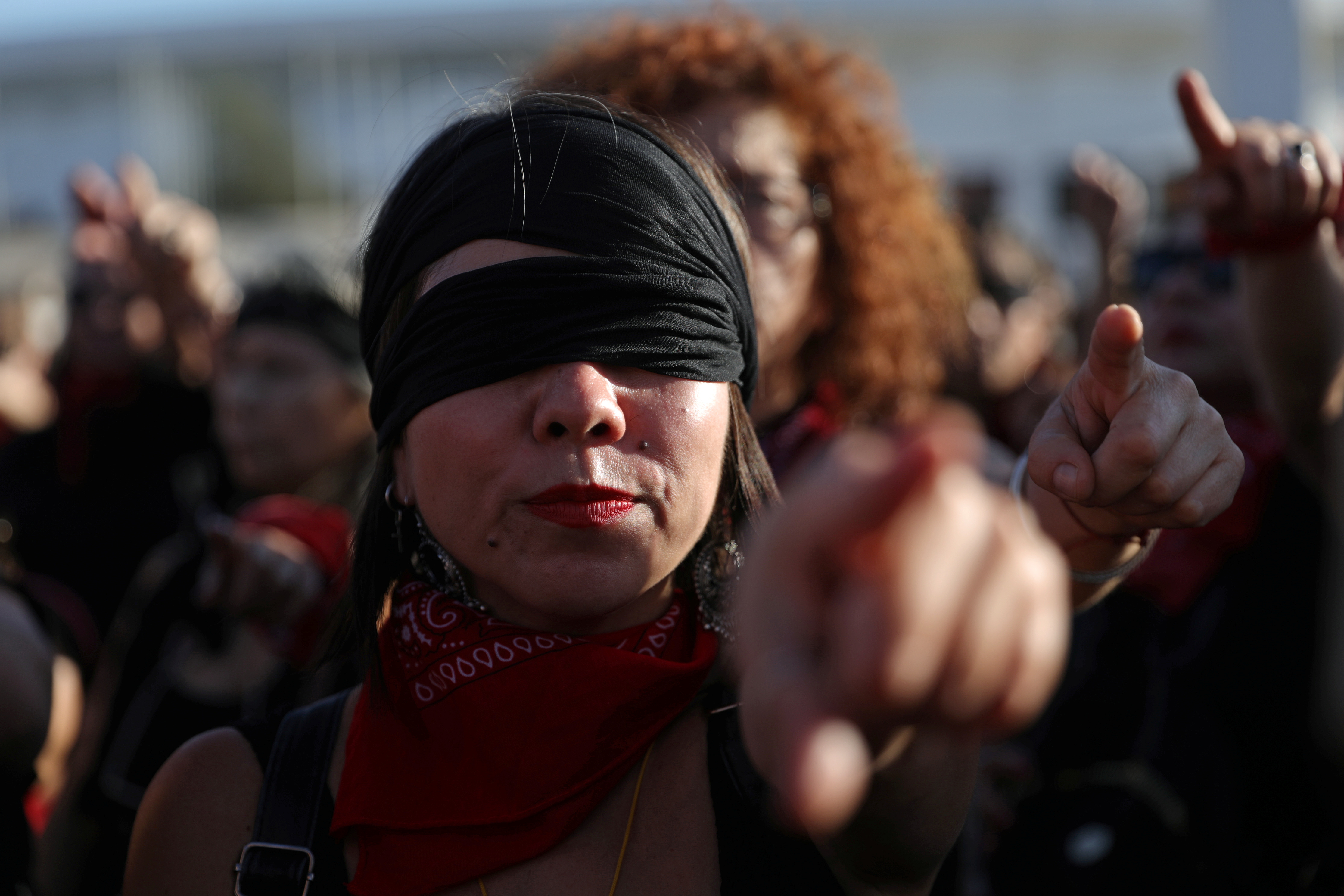 “El violador eres tú” no cesa de hacer eco en el mundo (Fotos)