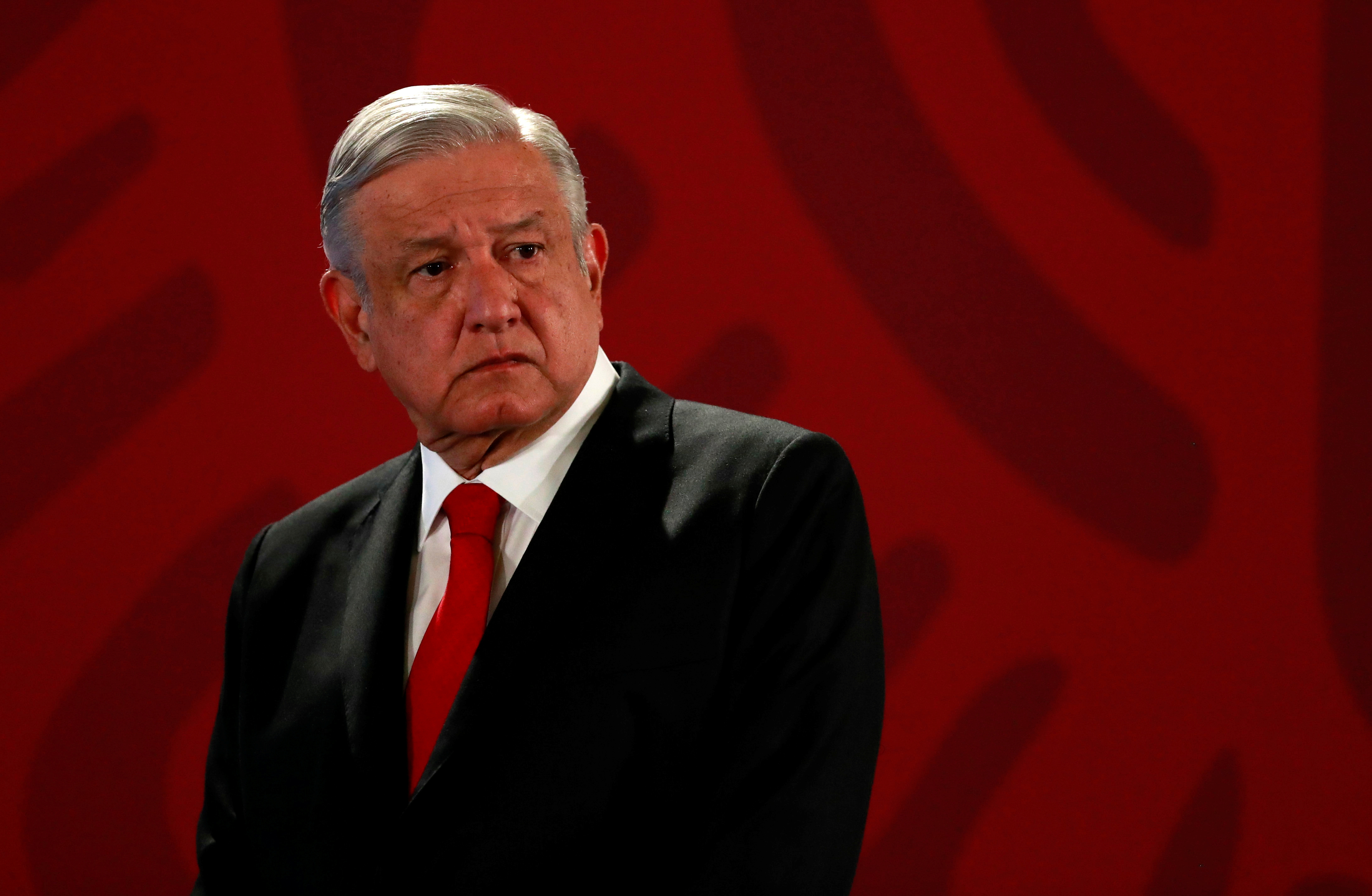 La última jugada de López Obrador contra sus rivales, que intenta desmontar su descrédito por mala gestión durante la pandemia