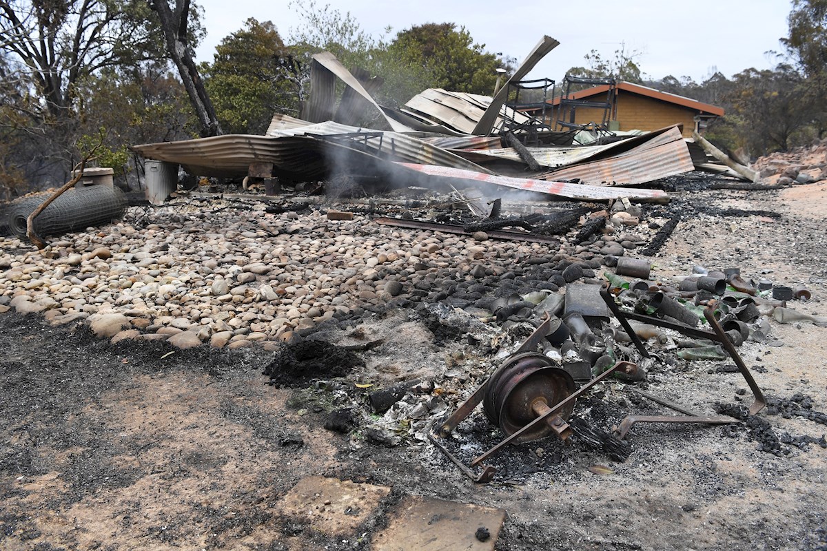 Al menos dos personas muertas y siete desaparecidas por incendios en Australia