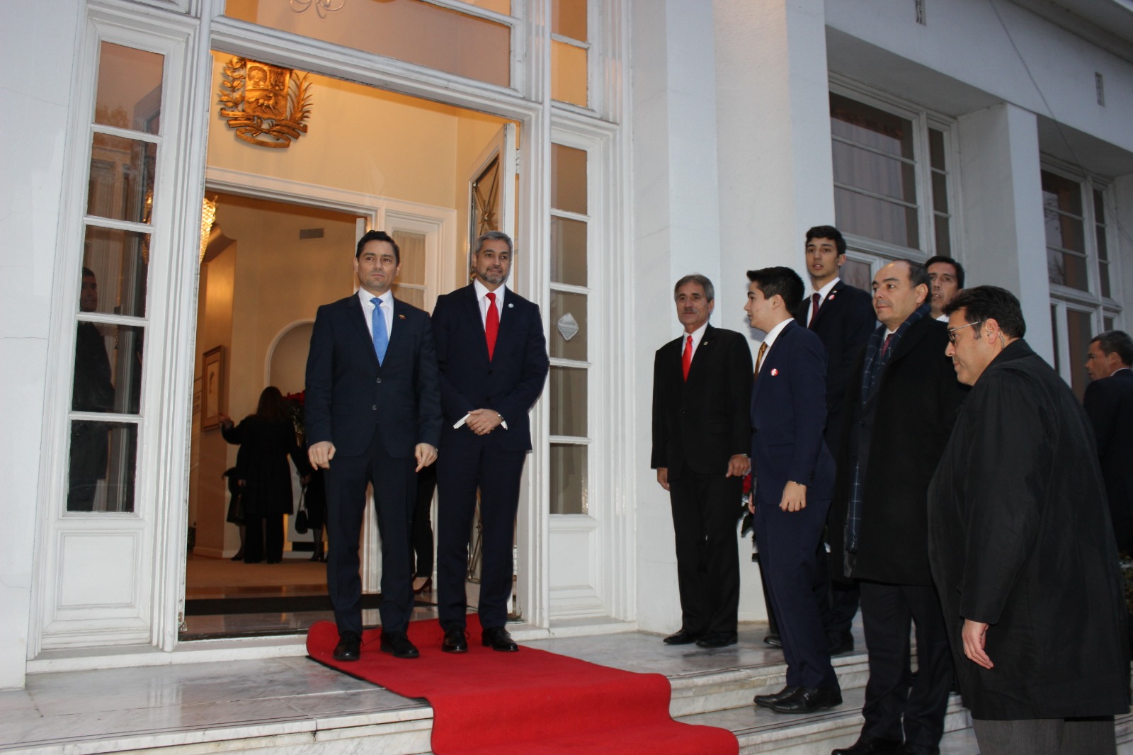 Mario Abdo Benitez admite a Carlos Vecchio que continuará apoyando presión sobre Venezuela