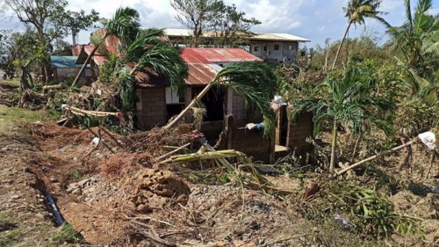 El tifón Phanfone dejó al menos 16 muertos y cientos de turistas atrapados en Filipinas