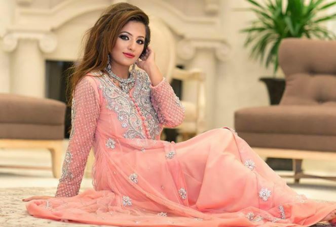 Exreina de belleza pakistaní muere en accidente de tráfico en EEUU