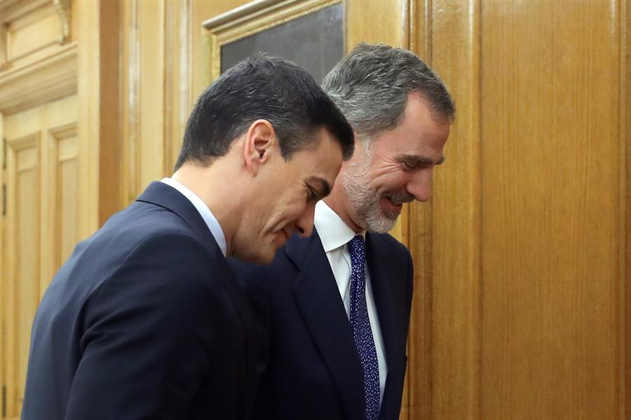 Pedro Sánchez, en “contacto permanente” con el rey Felipe VI ante posible renuncia