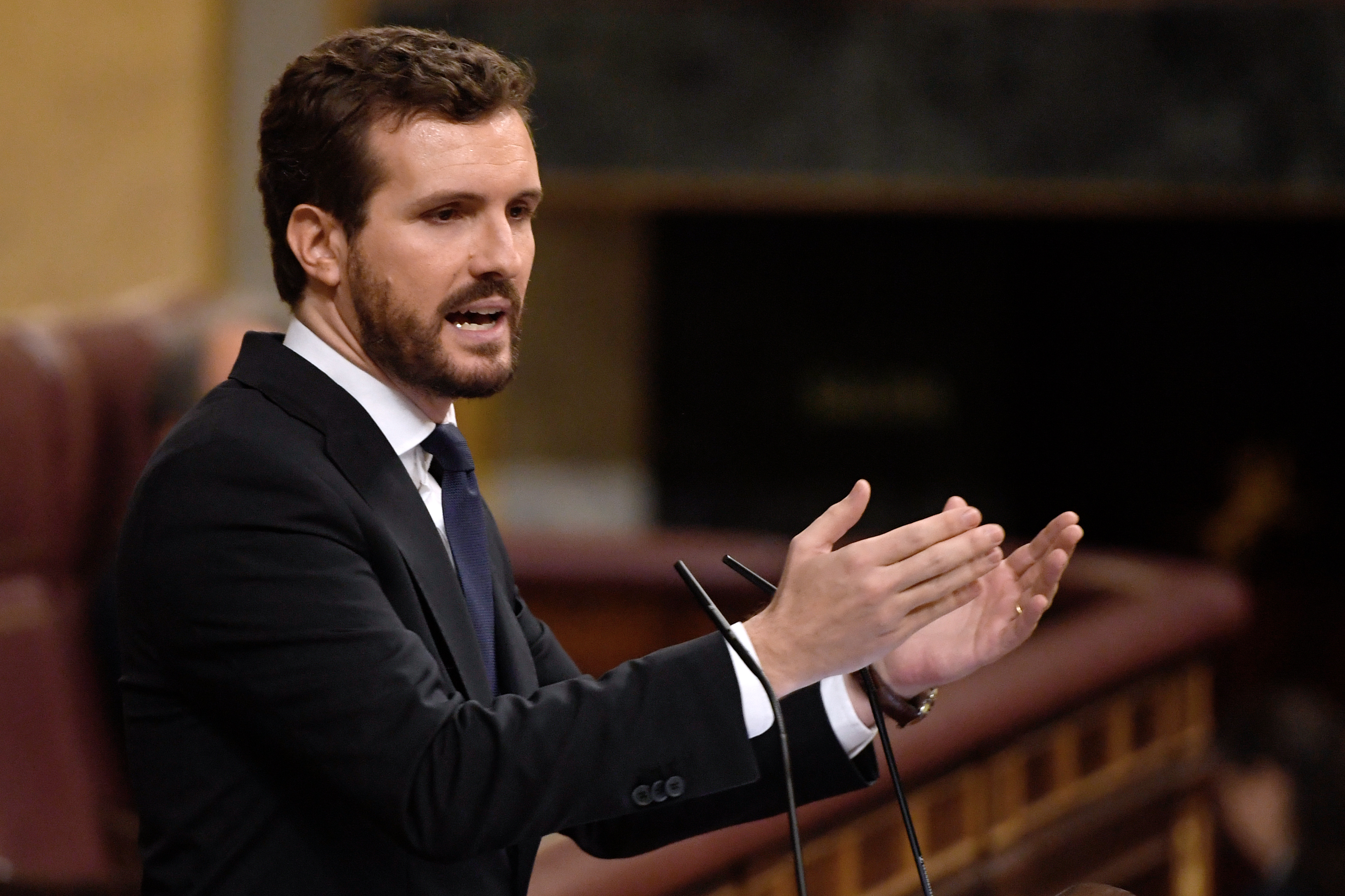 Pablo Casado le da “hasta con el tobo” a Pedro Sánchez durante su investidura (VIDEOS + Carómetro)