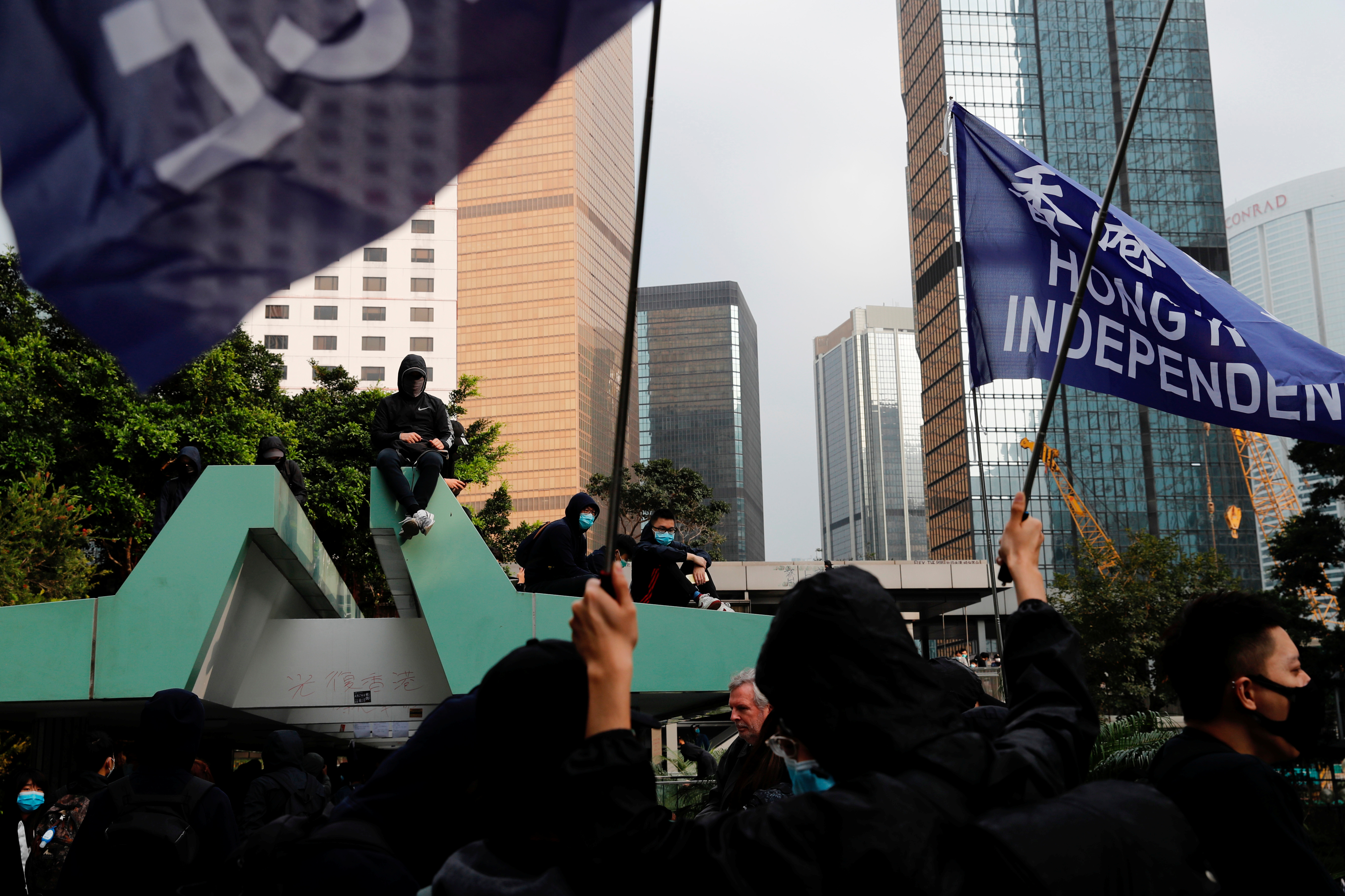 Policías golpeados en Hong Kong tras manifestación prodemocracia