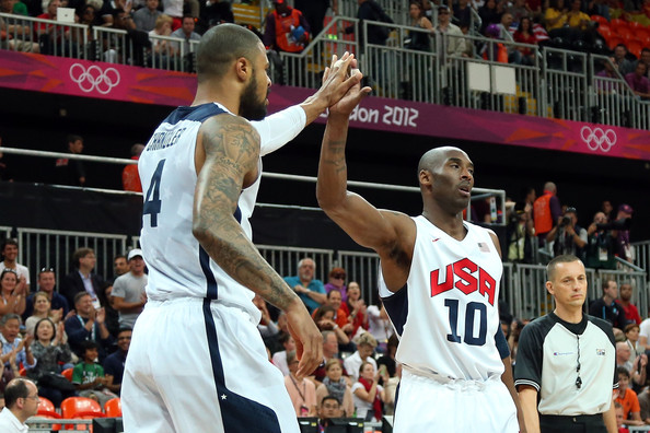 EN VIDEO: Tyson Chandler se desploma en pleno juego al recibir noticia de muerte de Kobe Bryant