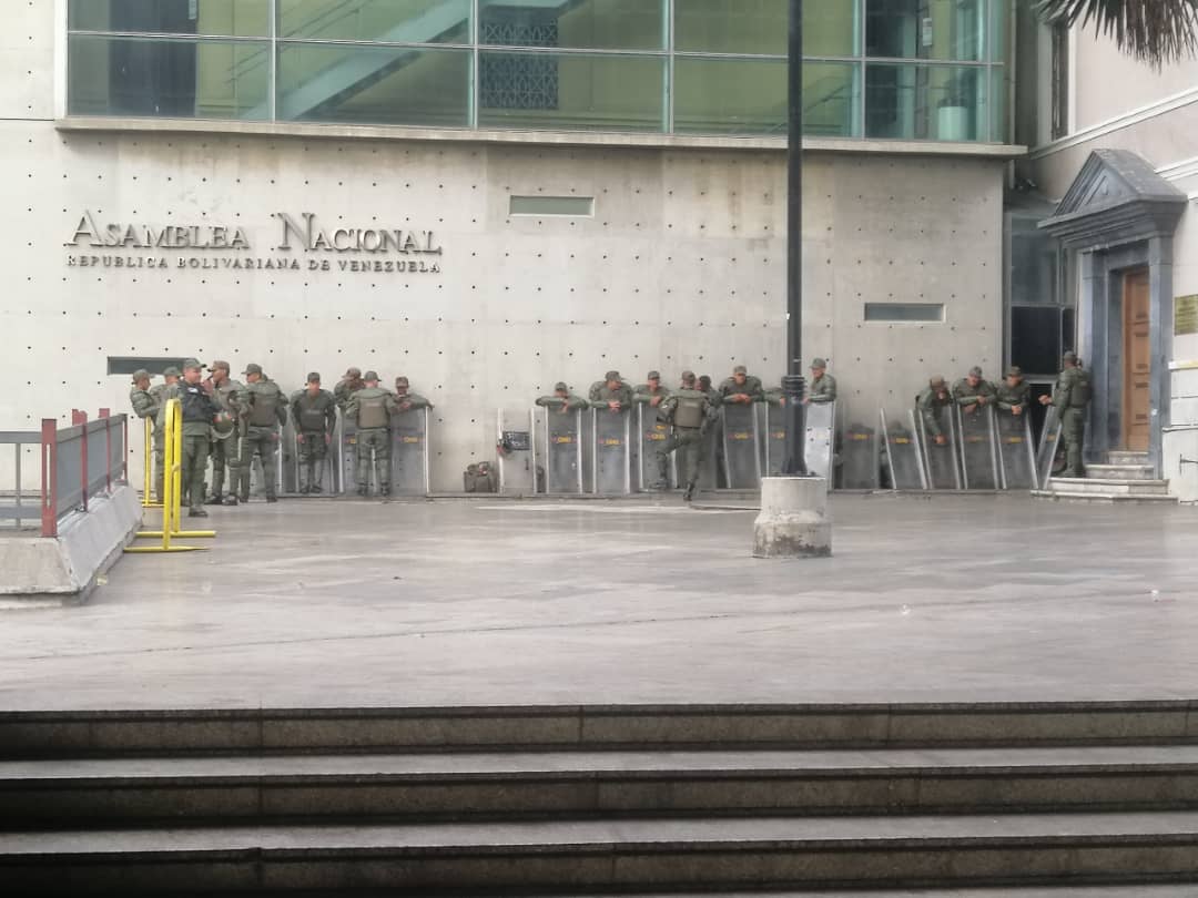 Madrugonazo en la sede administrativa de la AN por la GNB este #5Ene (Fotos)