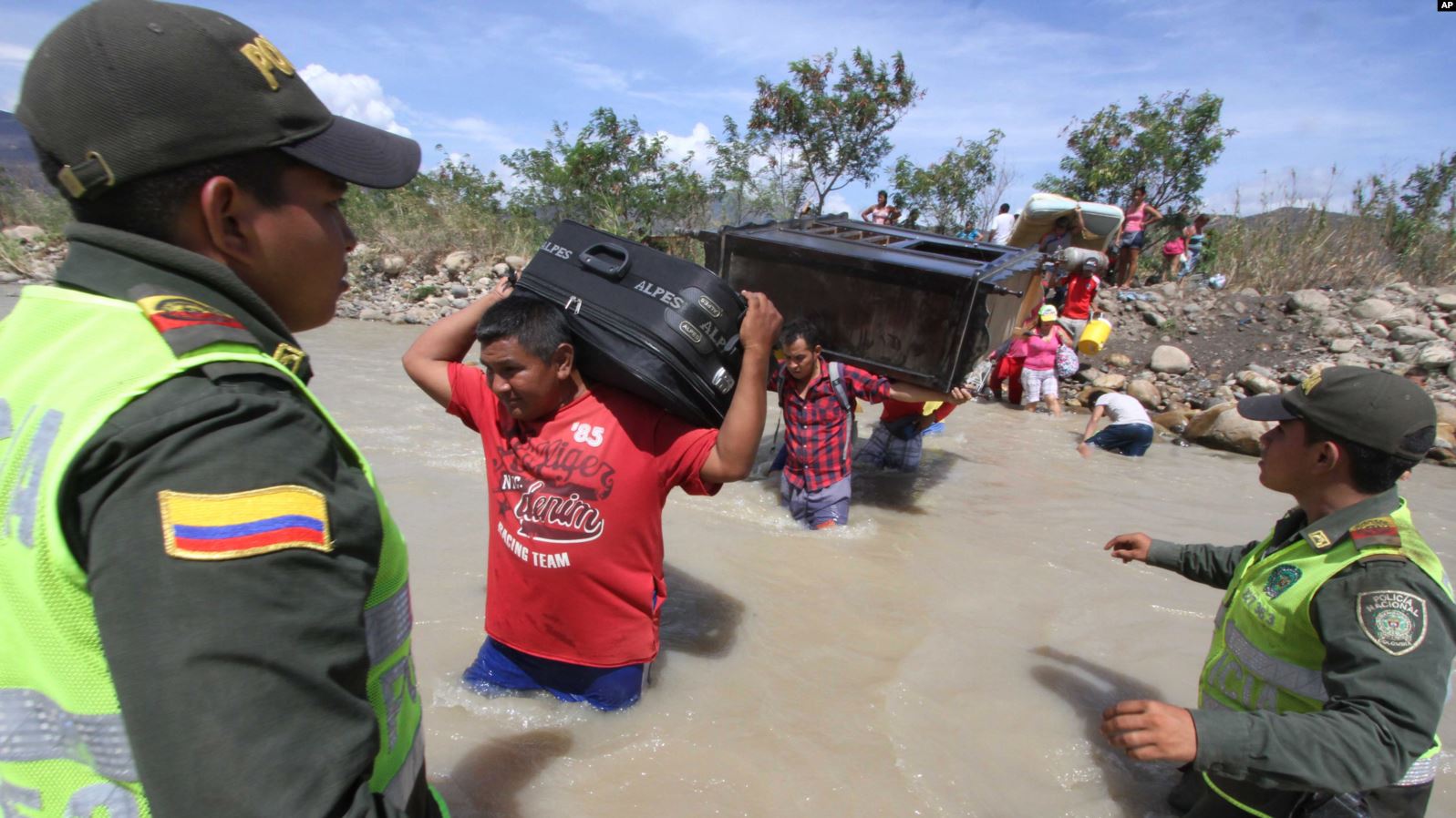 Más de la mitad de los migrantes venezolanos en Colombia permanecen de manera irregular