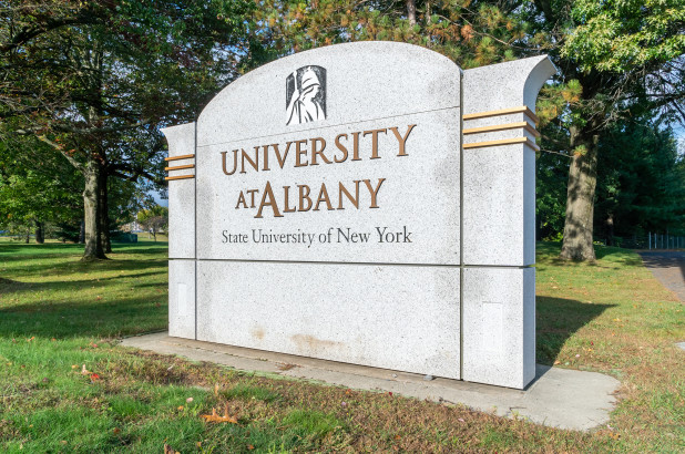 Estudiantes de la Universidad de Albany se enfrentan al calor por organizar una fiesta temática de coronavirus