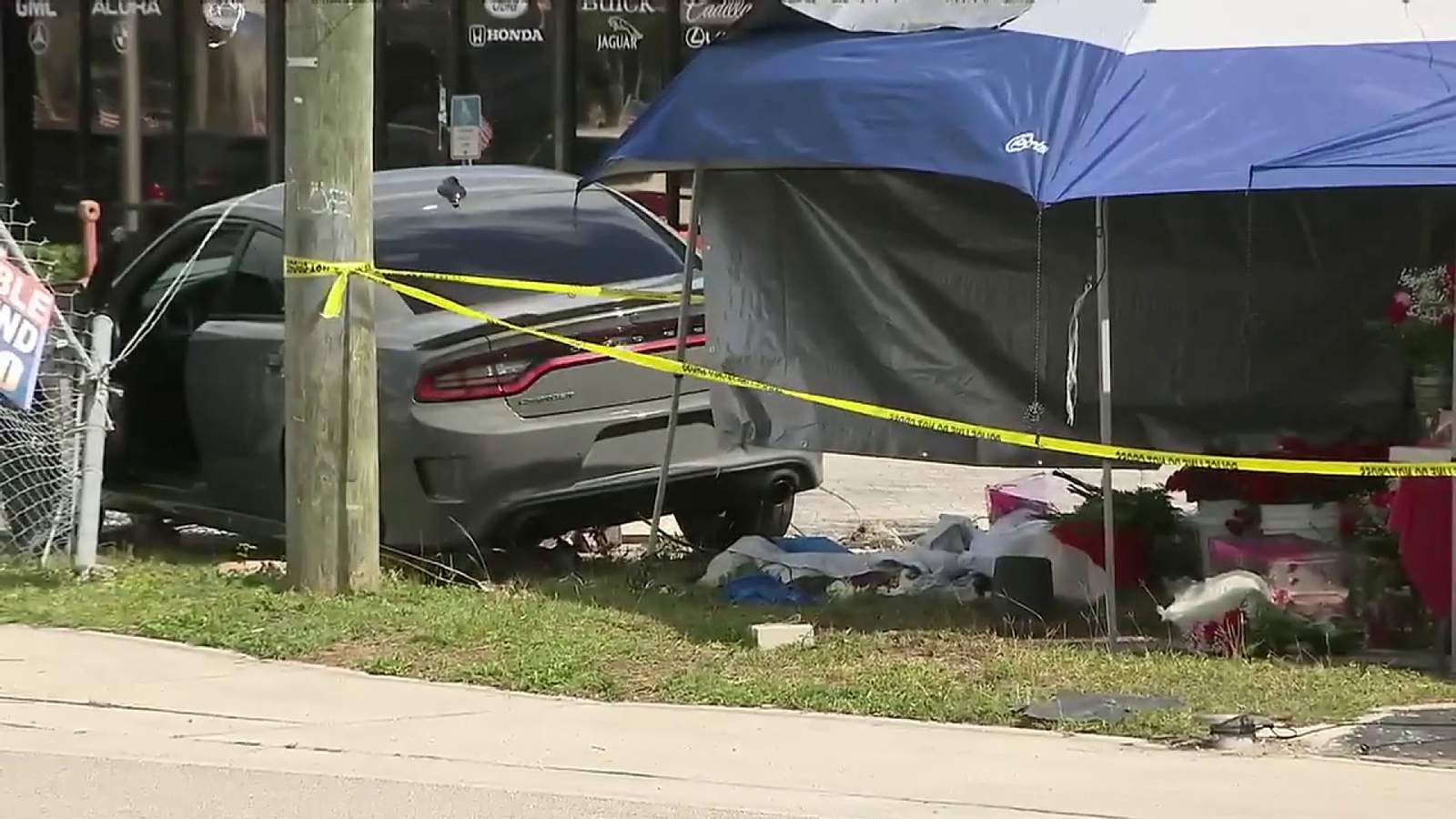 Niño de 2 años mueres después de que un automóvil chocará contra una tienda en Homestead