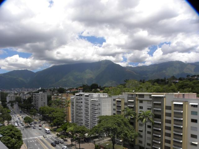 Vecinos de El Cafetal denuncian que llevan más de 32 horas sin luz #10Jun