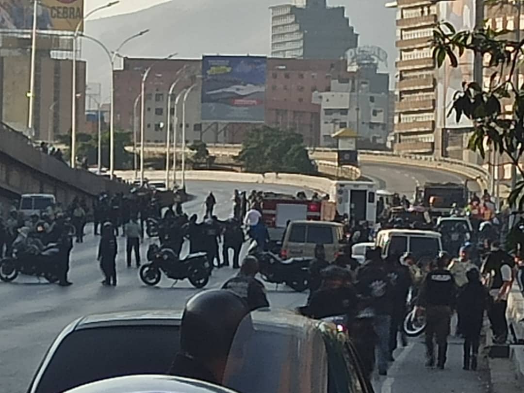 “Si no me bajo del carro me mata” dijo una de las víctimas del tiroteo en Chuao (Video)