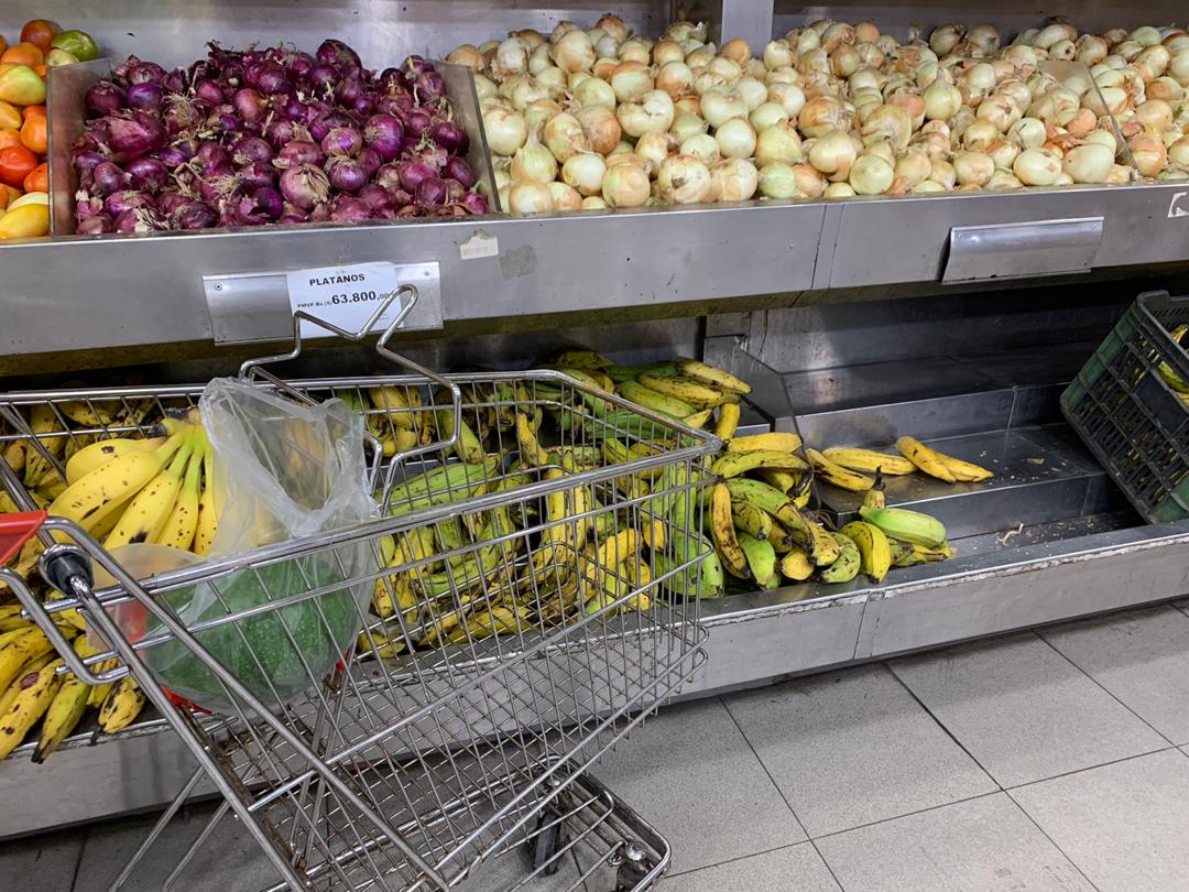 ¿Qué llevan los venezolanos en sus bolsas de mercado?