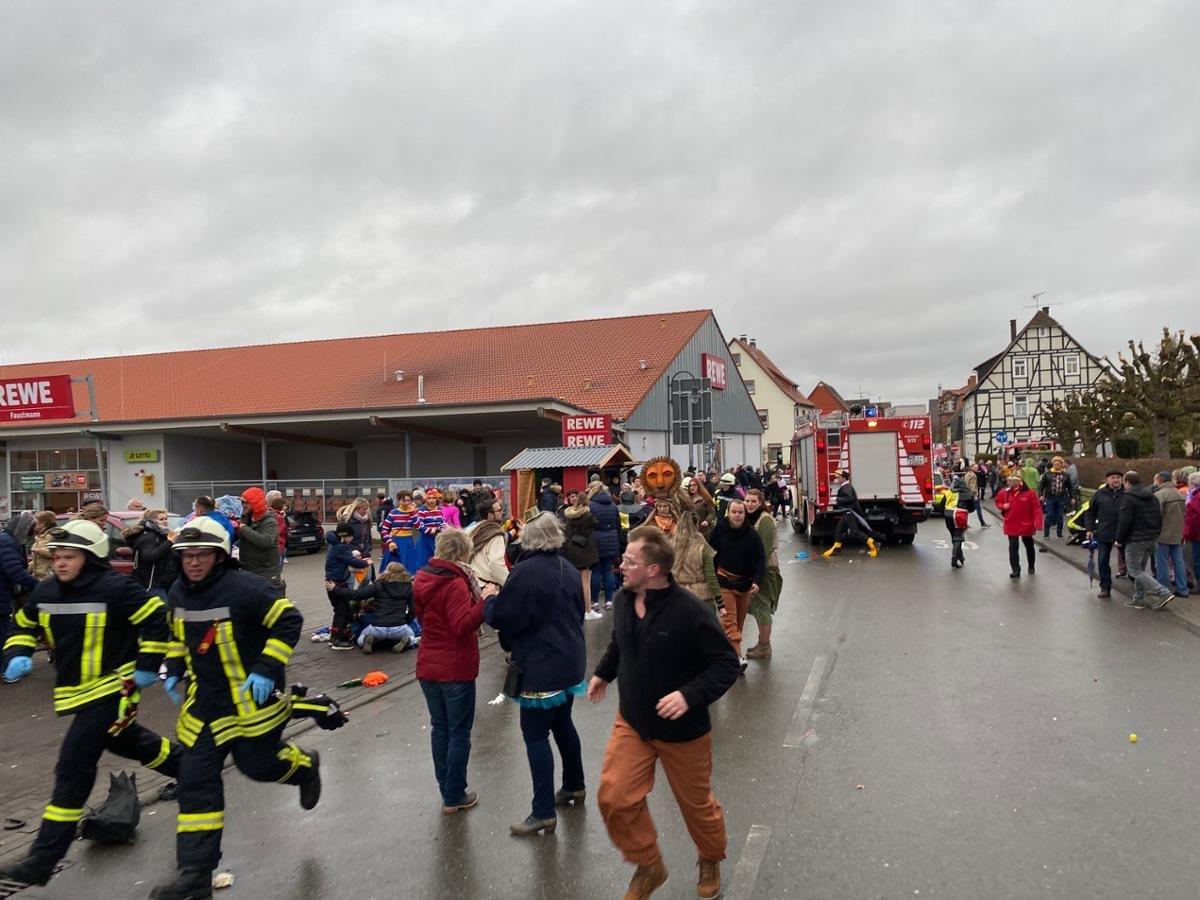 En Alemania, un carro embistió a varias personas en el desfile de carnaval