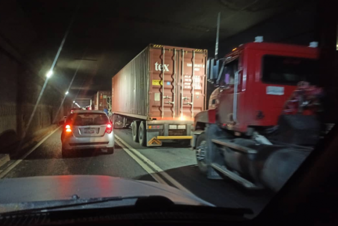 Denuncian que Túnel de Boquerón se encuentra cerrado por llegada de Guaidó #11Feb