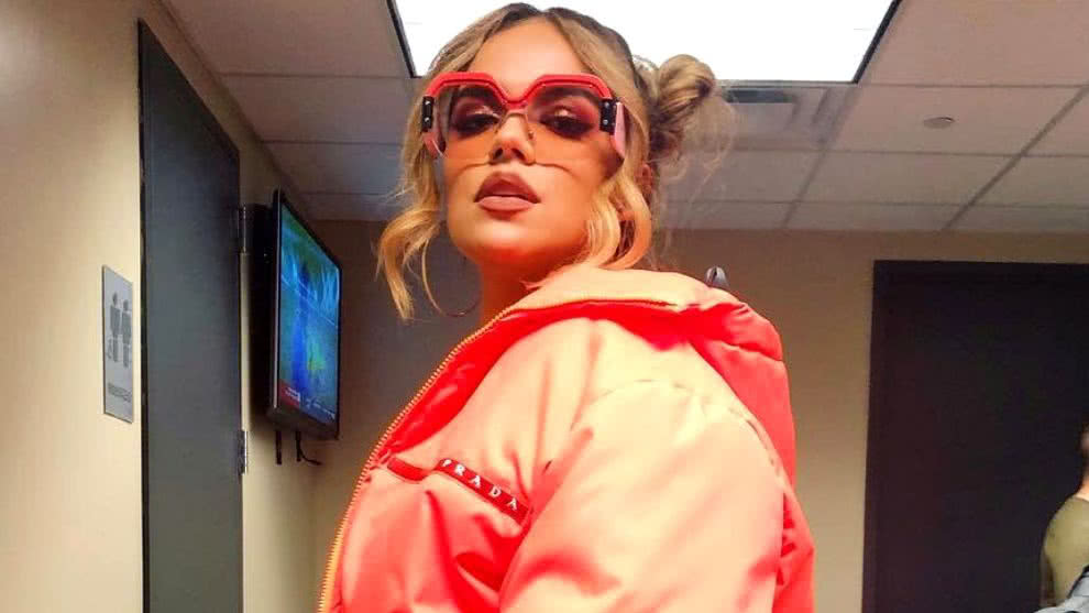 Karol G tuvo que ser atendida de emergencia en medio de un show