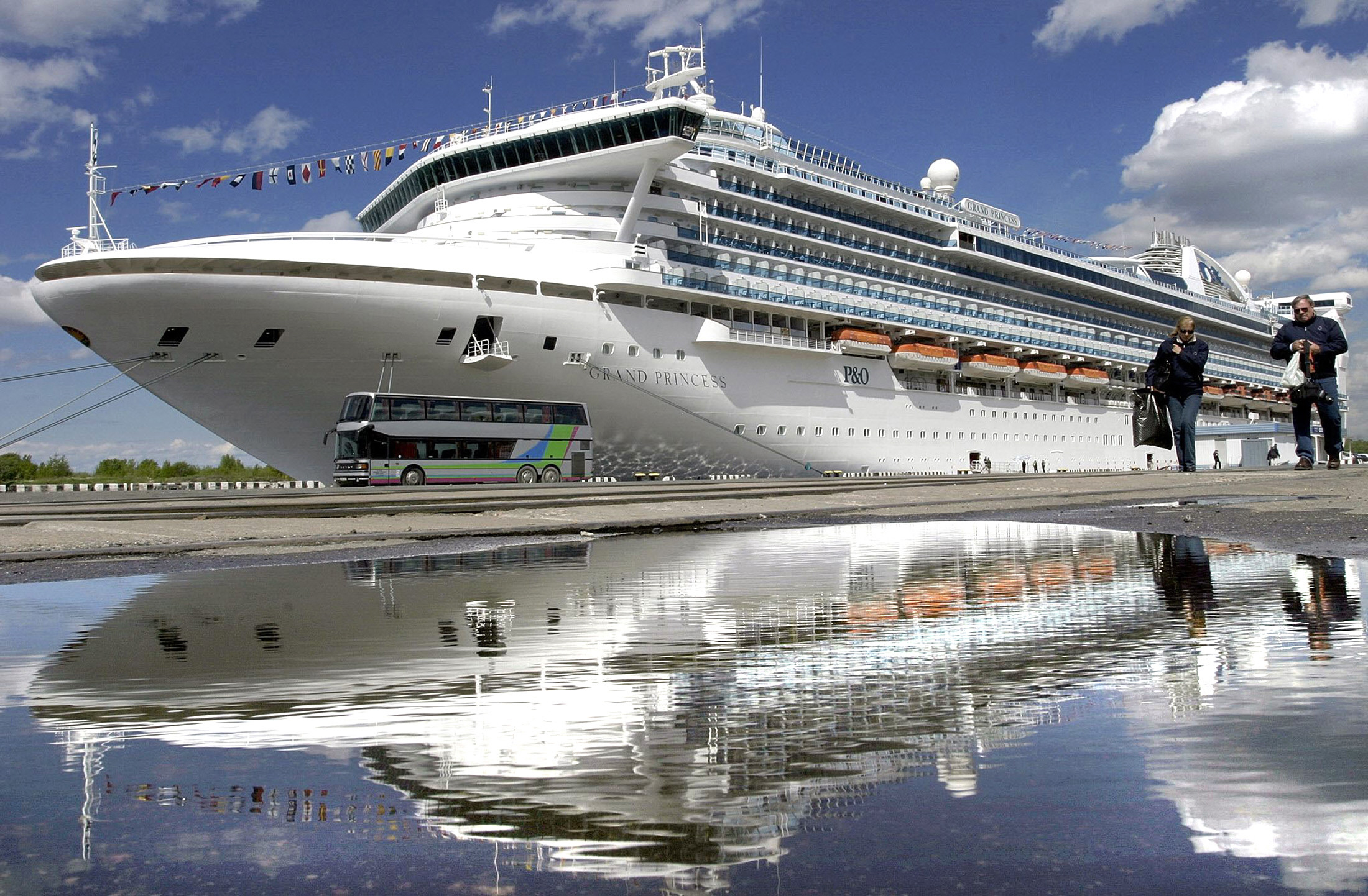 Al menos 21 pasajeros del crucero Grand Princess están infectados con coronavirus (Video)