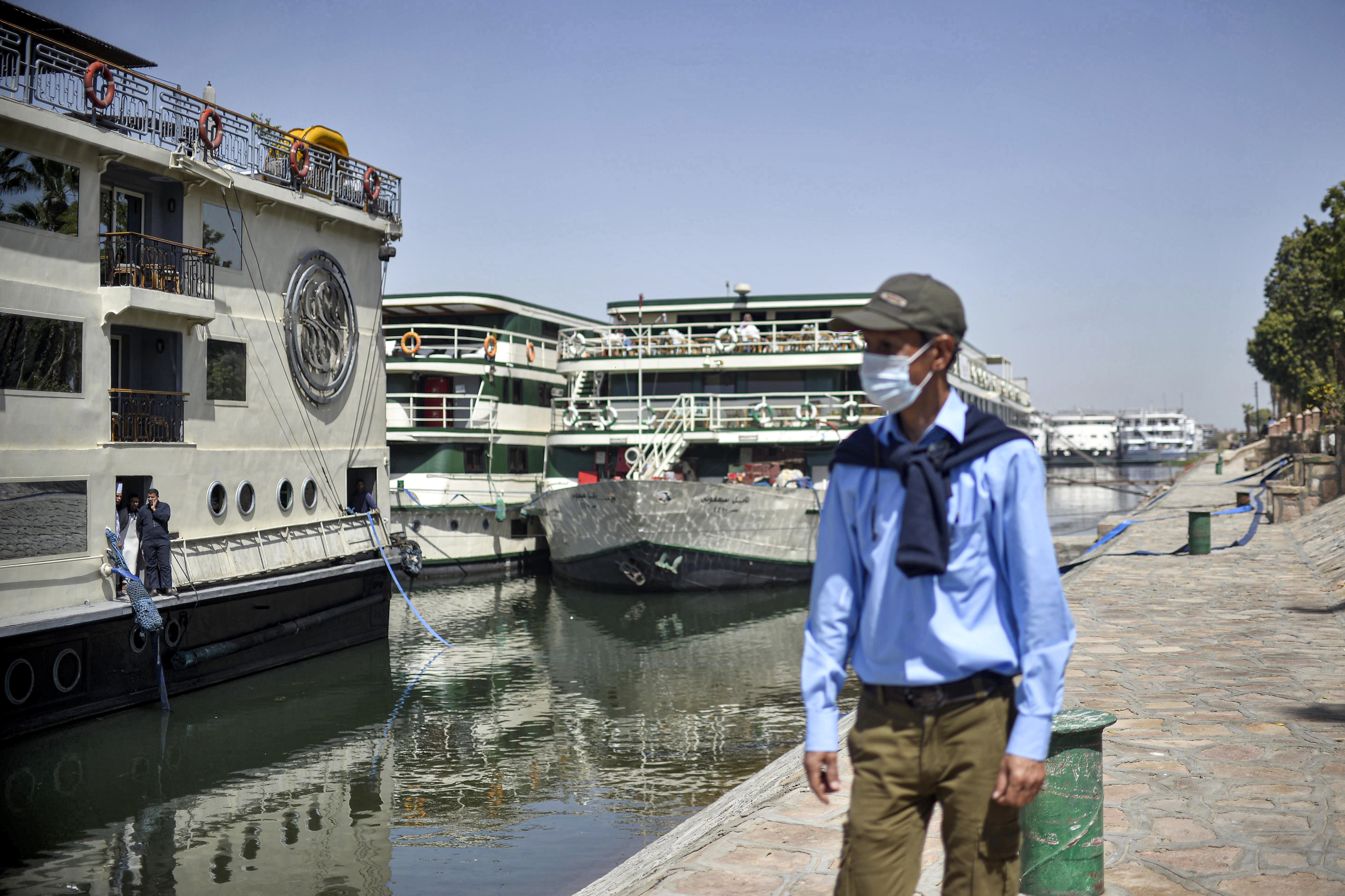 En cuarentena decenas de pasajeros de un crucero en Egipto