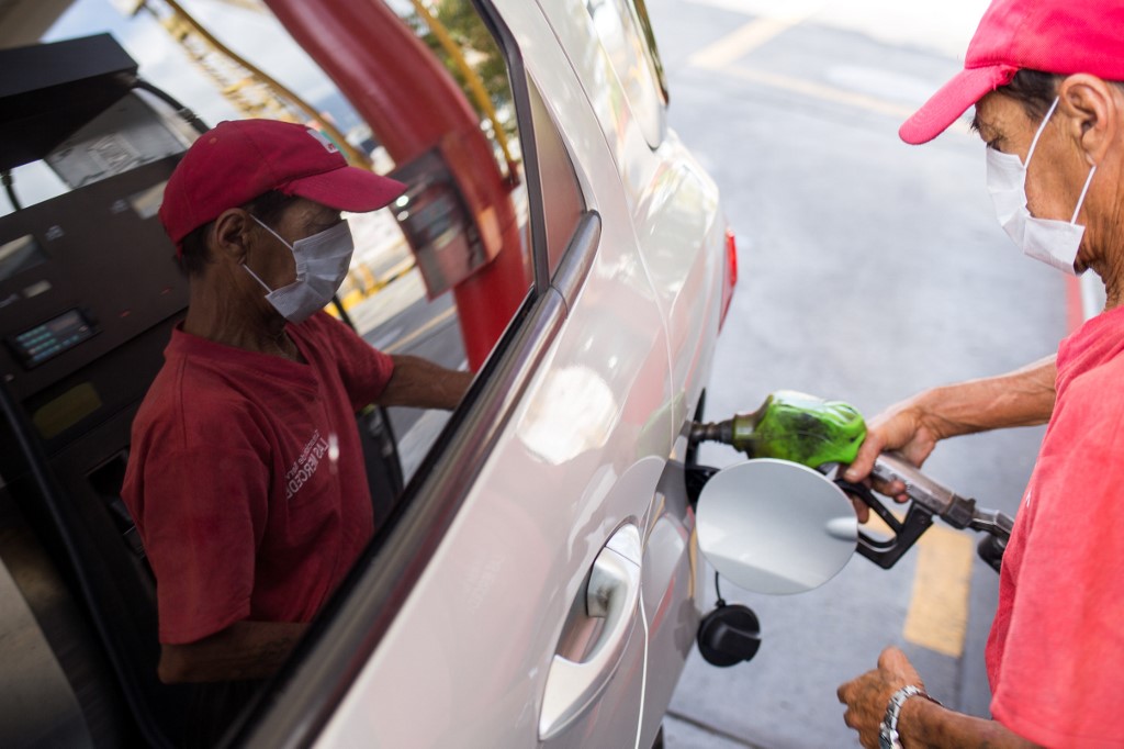 La gasolina de los buques iraníes abastecería unos 50 días de cuarentena