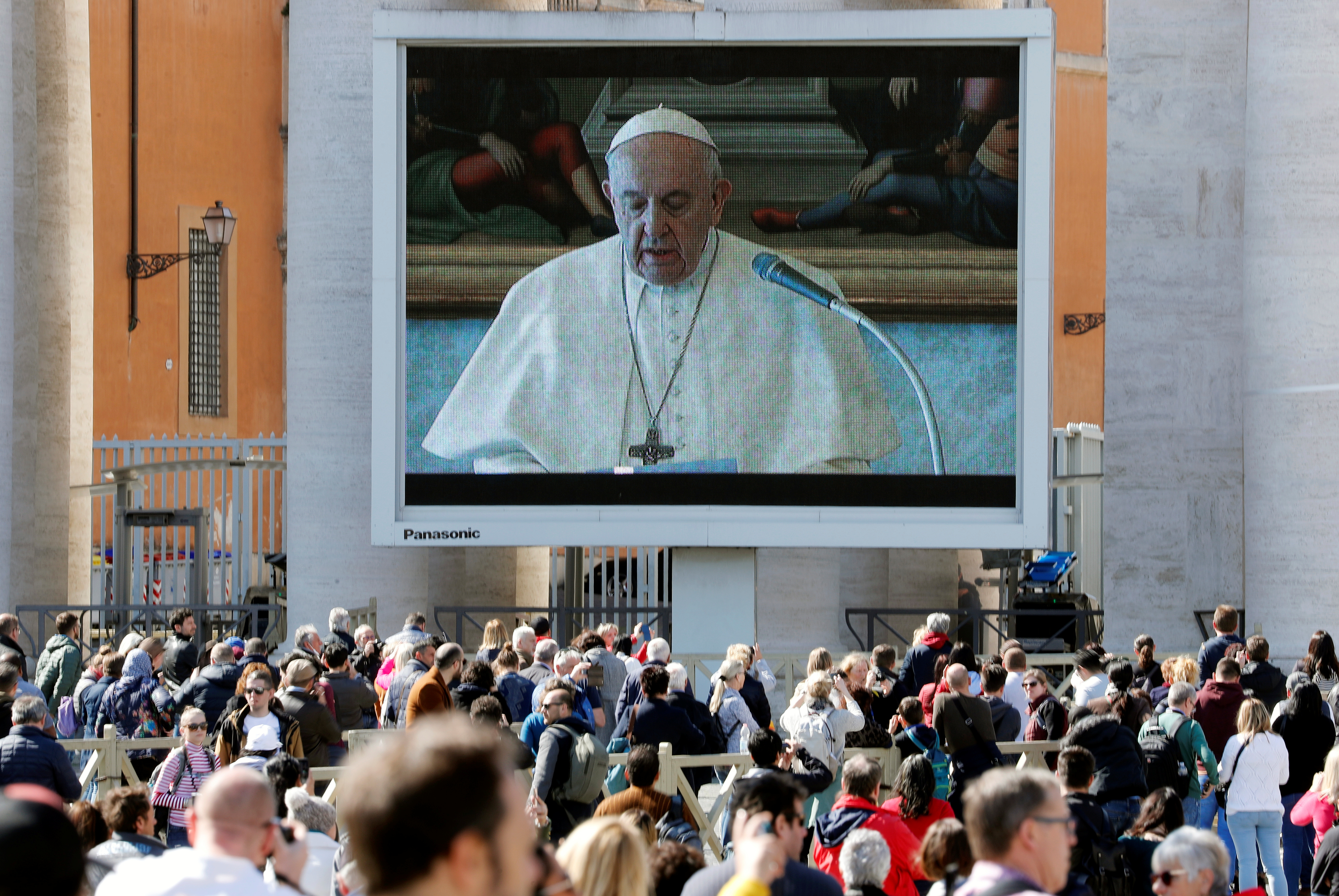 El papa Francisco dice que las “medidas draconianas” contra el virus “no son siempre buenas”