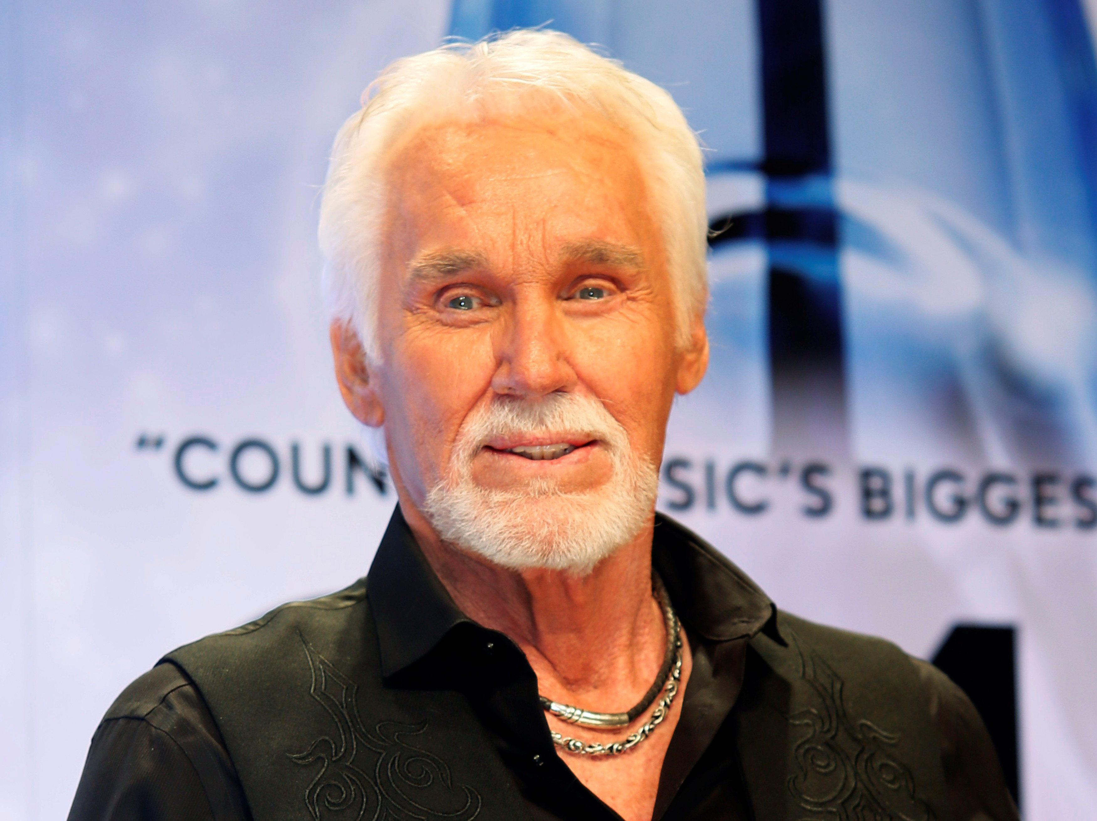 Murió Kenny Rogers, icono de la música country