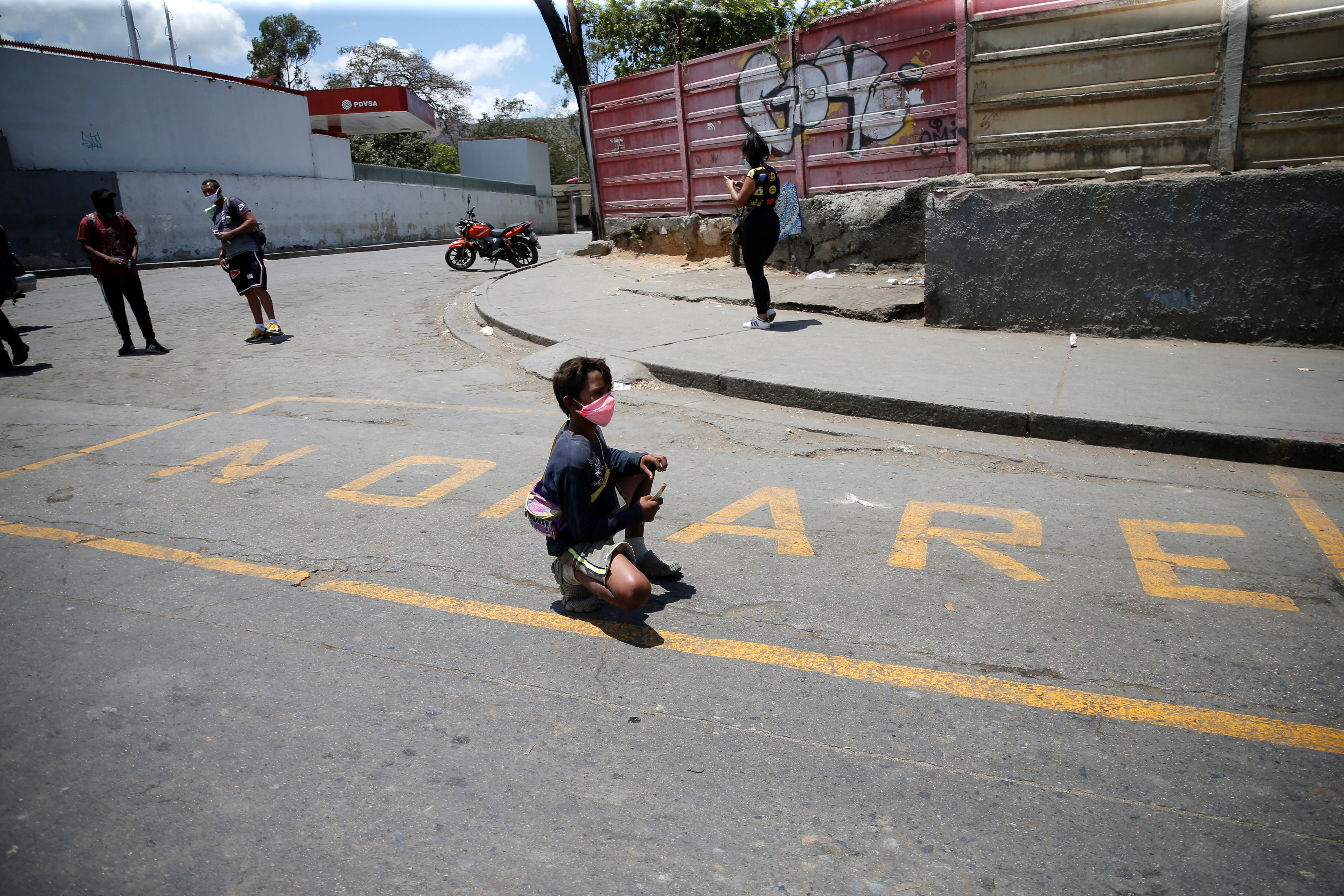 Maduro flexibiliza temporalmente la cuarentena como un “experimento”