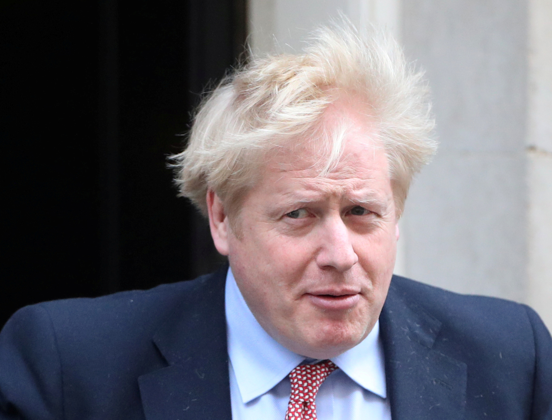 Boris Johnson se somete a pruebas tras ser hospitalizado por Covid-19