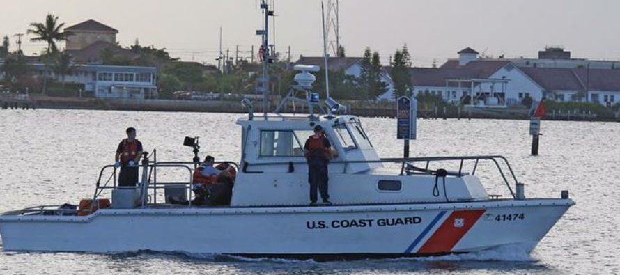 Trabajadores enfermos de cruceros son trasladados a la guardia costera de Miami Beach