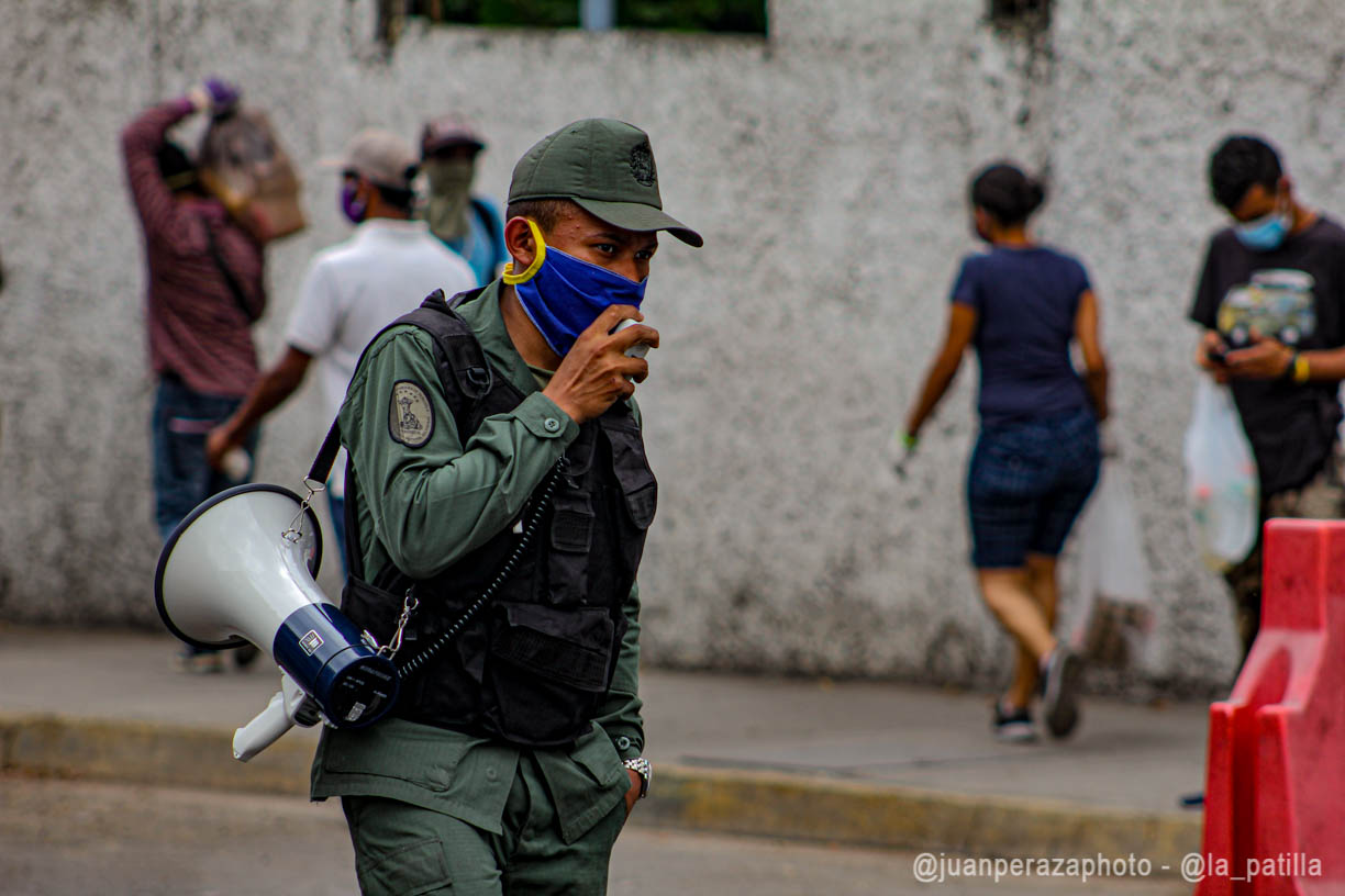 Organismos policiales hacen vigilia en las calles para controlar la cuarentena (Video)