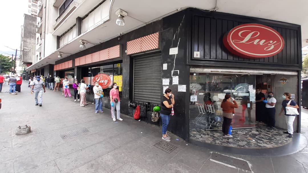 Venezolanos racionan comida por temor a quedarse sin nada en la cuarentena (Video)