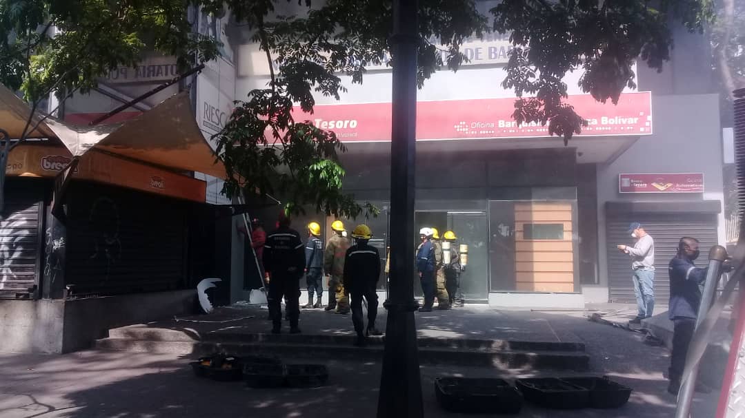 Cortocircuito originó incendio en oficinas del Banco del Tesoro en Barquisimeto