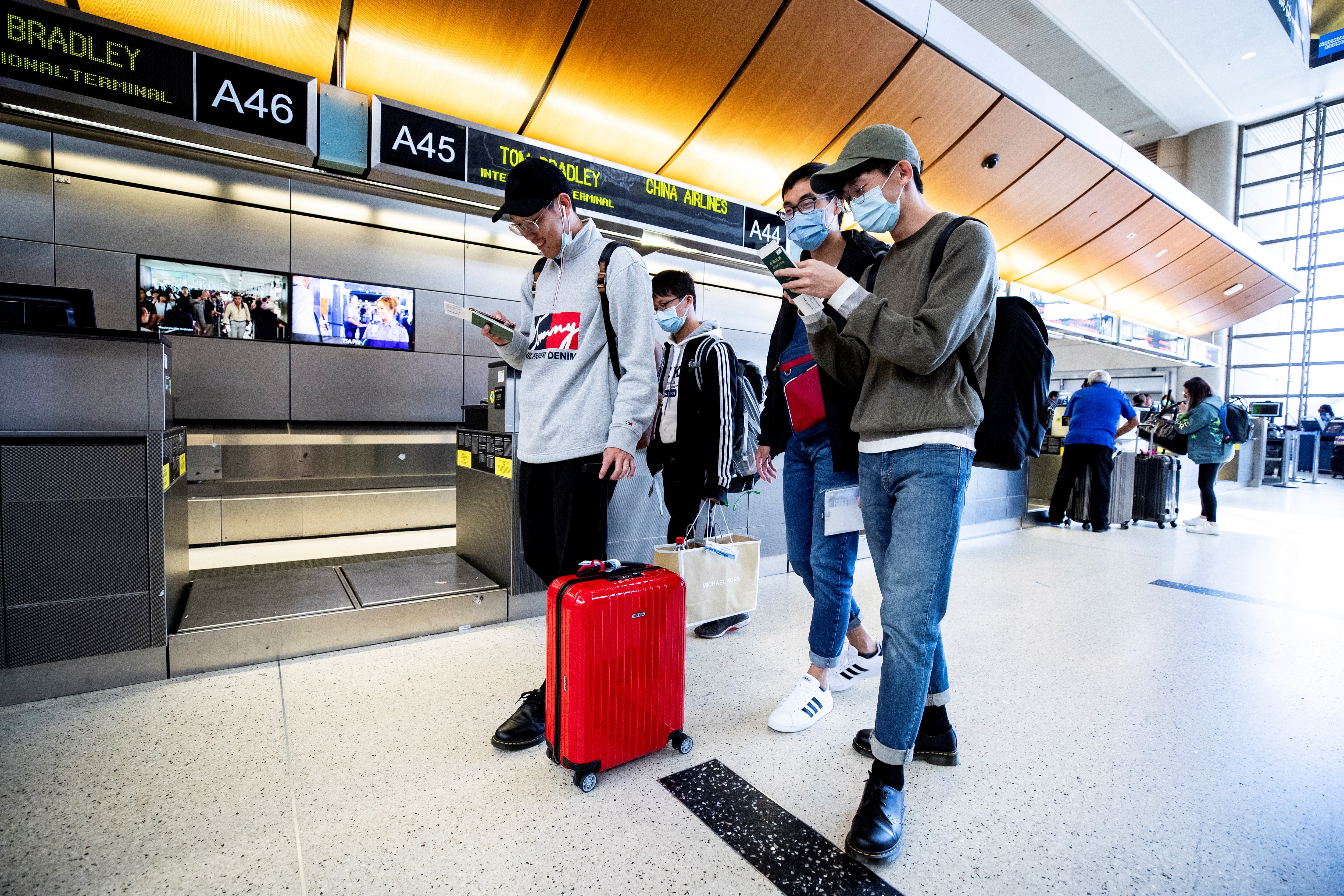 Pasajeros paranoicos del coronavirus hicieron que avión se desviara de destino por unos estornudos