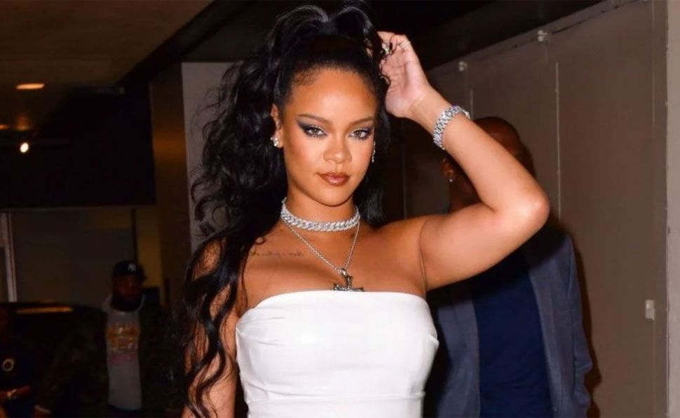 ¡Diosa! Rihanna y sus piernas súper sensuales que nunca pasan de moda (FOTOS)