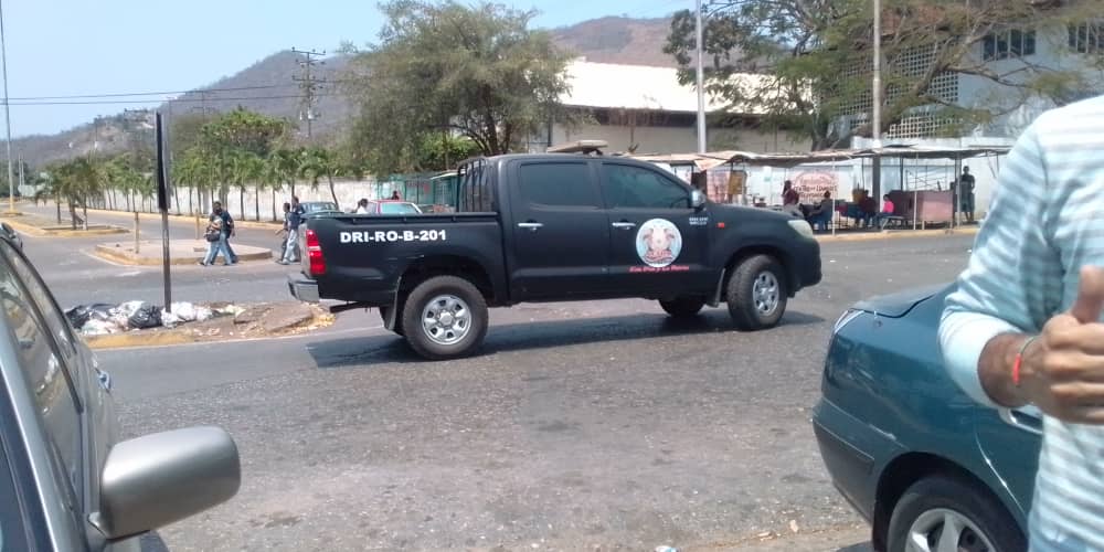 Sebin grabó durante varios minutos a corresponsal de VPI en Anzoátegui por entrevistar en una farmacia (FOTO)