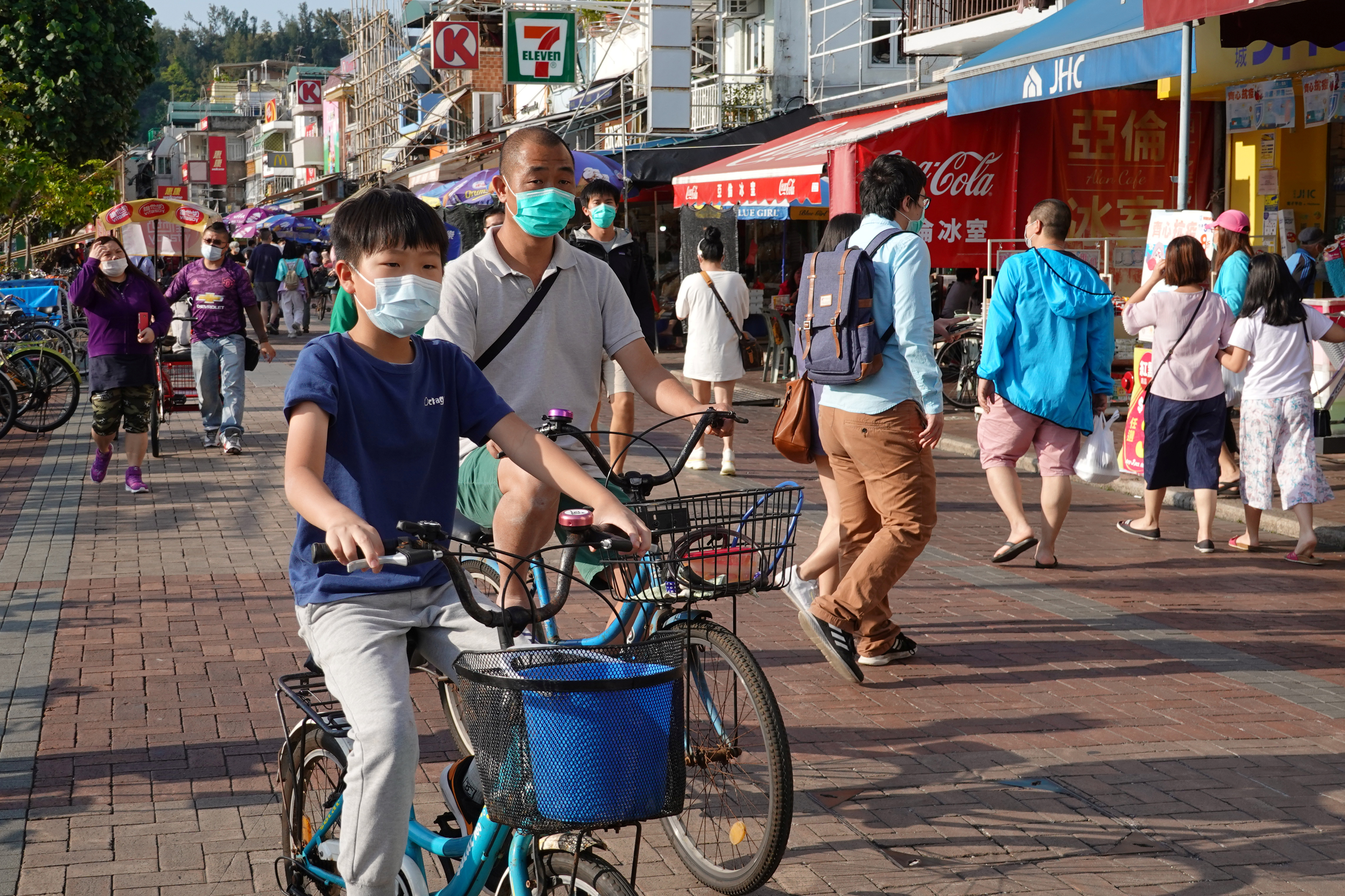 Hong Kong empieza a levantar las restricciones por el coronavirus