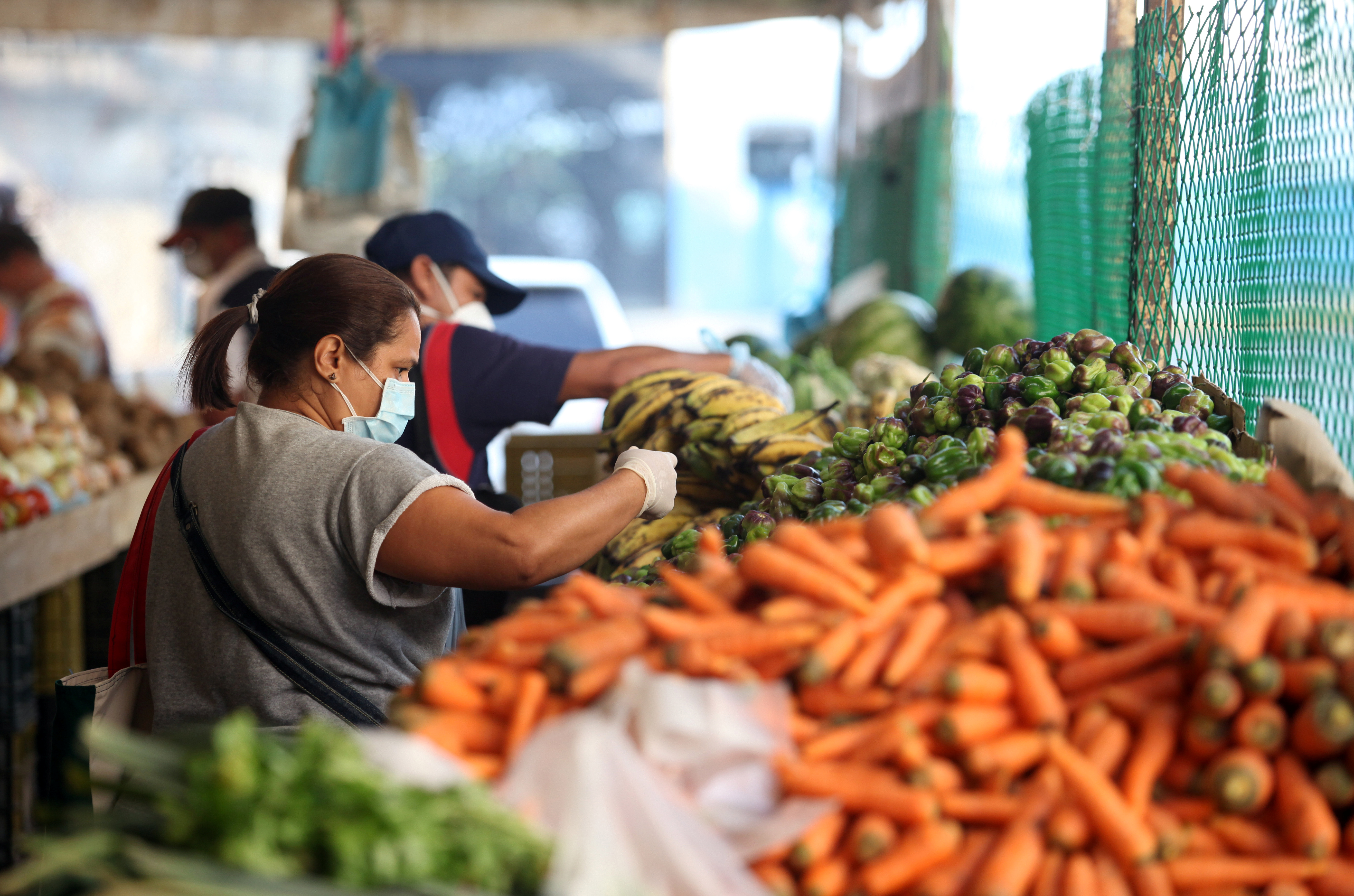 ¡Por las nubes! Precios de verduras, frutas y hortalizas asfixian a los merideños