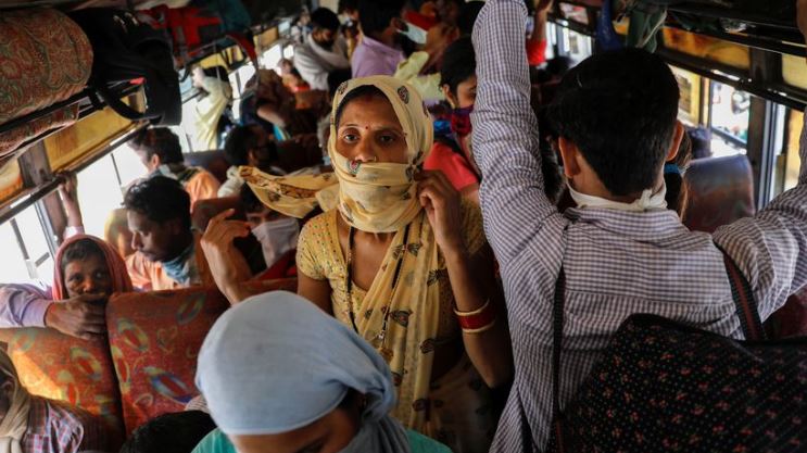 En la India, los más vulnerables hacen la cuarentena viviendo en los árboles (Foto)