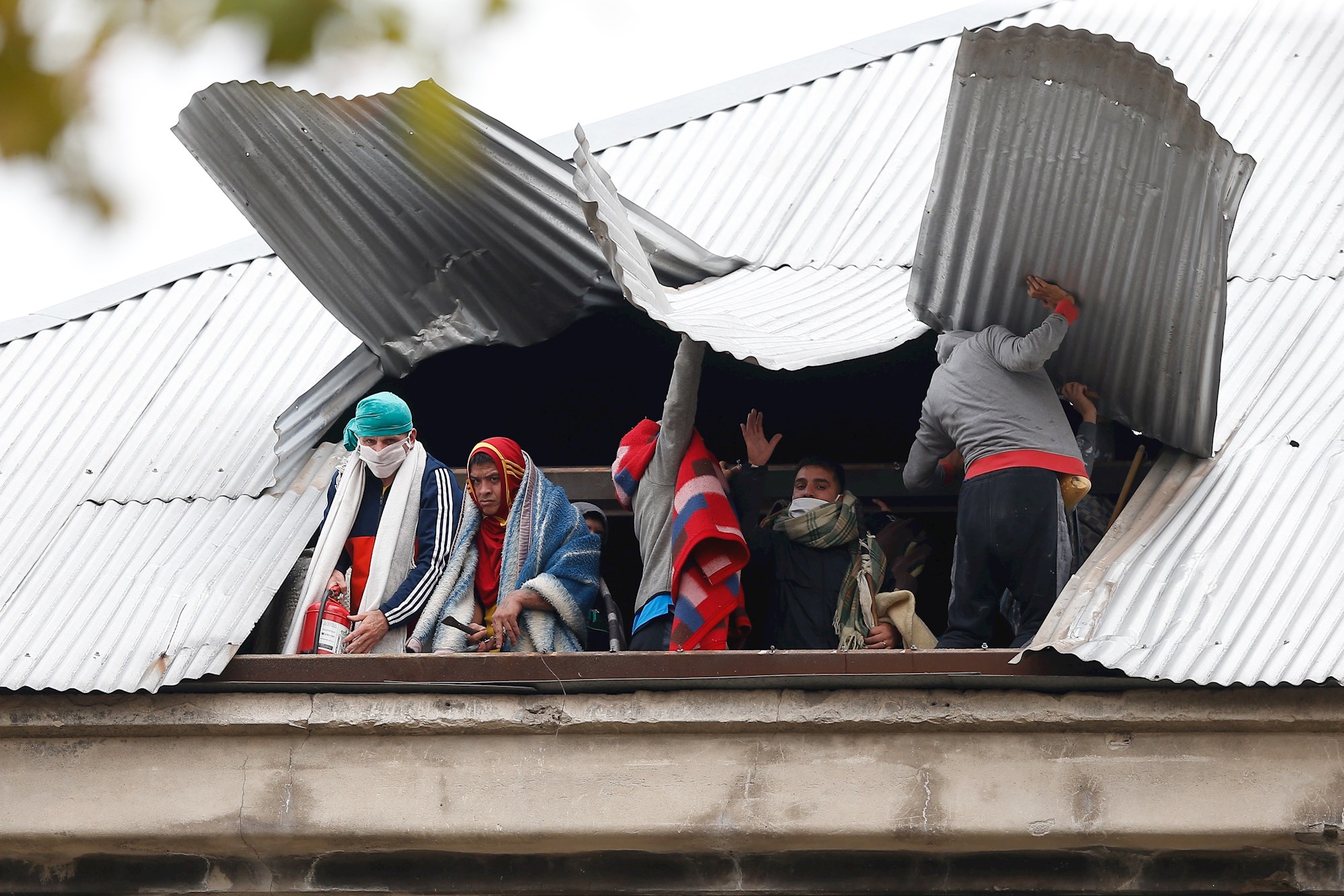 Presos se amotinan en cárcel de Buenos Aires por la pandemia del Covid-19