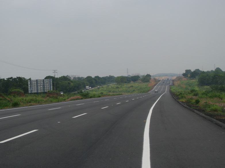 Al menos dos muertos tras volcarse transporte colectivo en la autopista Lara-Zulia