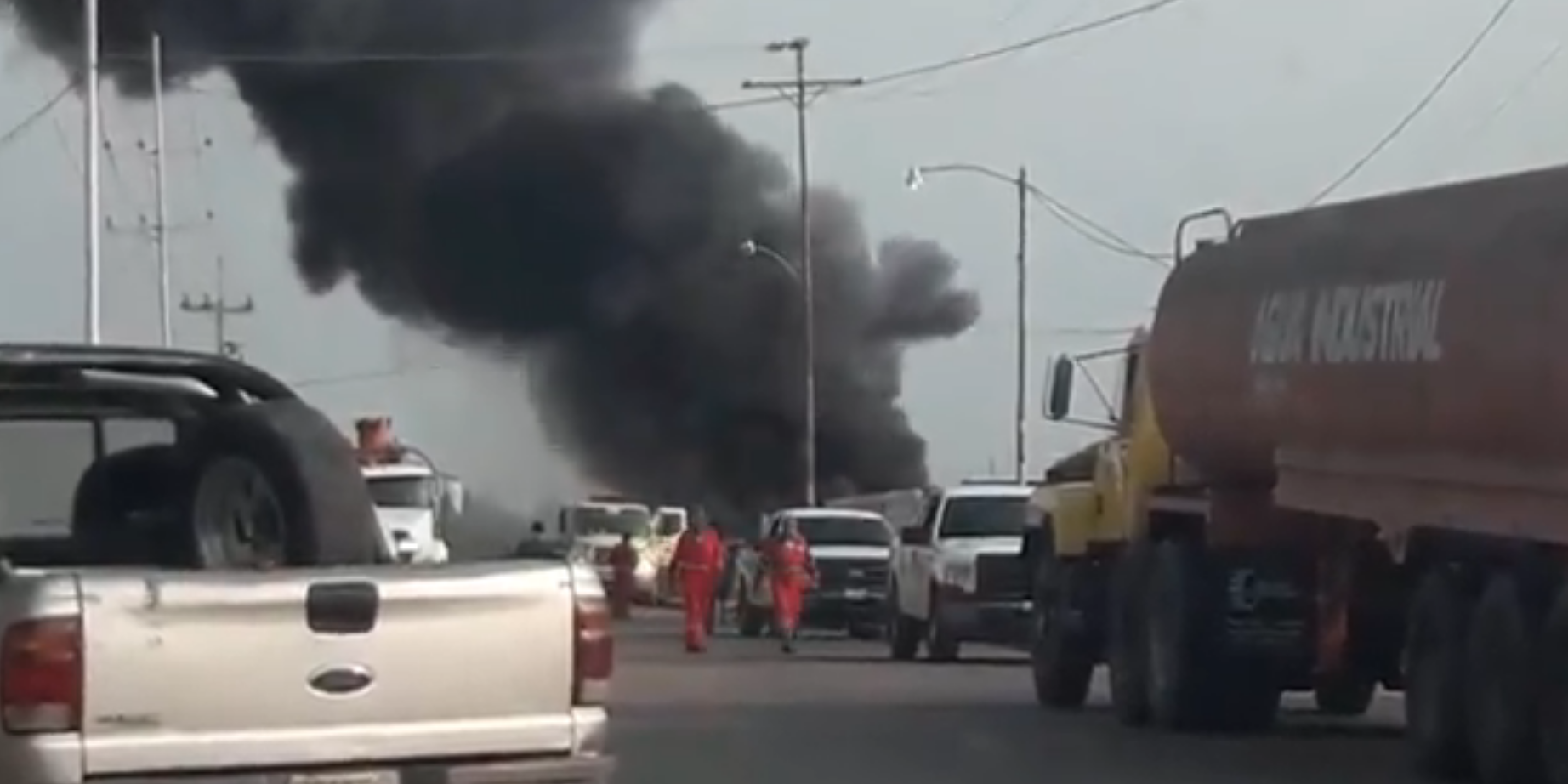 Segundo incendio en menos de 24 horas: Tubería de Pdvsa en llamas tiene de los nervios a los zulianos (VIDEO)